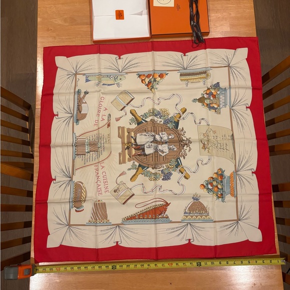 A La Glorie De La Cuisine France Silk - Picture 1 of 3